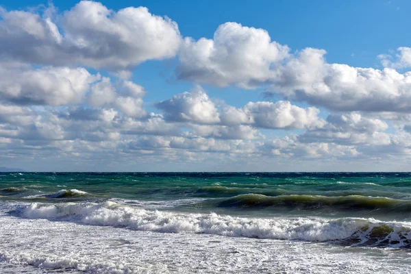 Tempestade Mar Nuvens Num Céu Azul — Fotografia de Stock