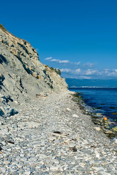 Paisagem Com Praia Rochosa Céu Azul — Fotografia de Stock