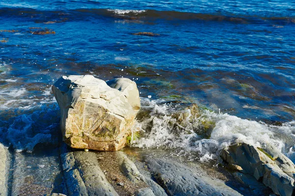 Stenen Zee Met Golven — Stockfoto