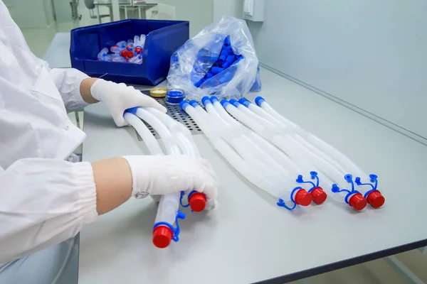 Yapay akciğer havalandırması, akciğer havalandırması. Plastik ürünlerin üretimi, yapay solunum. Eczacılık fabrikası. Tıbbi üretim. Sağlık sektörü.