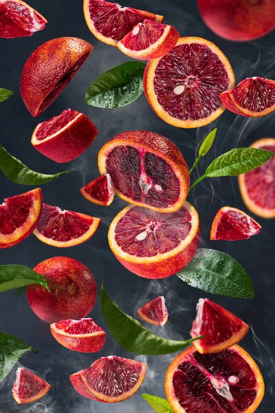 Blood Oranges Soar Air Citrus Leaves High Resolution Black Background — Stock Photo, Image