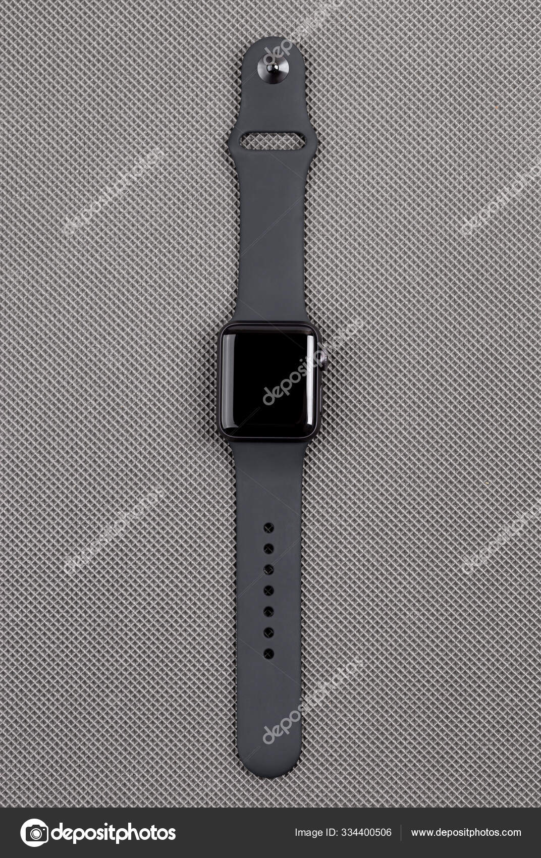 Apple Watch Series 5 Space Gray Alal Case With Sport Band Black Color 图库社论照片 C Seremin