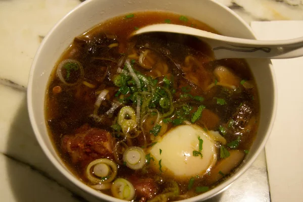 Tokyo ramen noodles with peppery Harissa beef ribs in chicken broth — 스톡 사진
