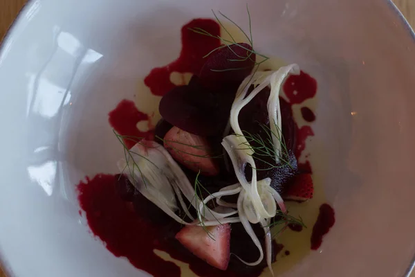 Salad of Beetroot, raspberry vinaigrette and  fennel in a white plate — Stock Photo, Image