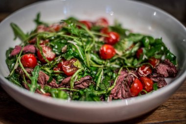 Salata / Toskana bitkisi / roka / parmesan / vişneli domates asmak