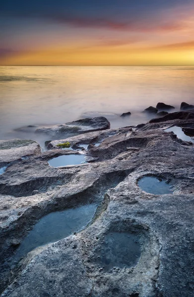 Морской пейзаж на закате — стоковое фото