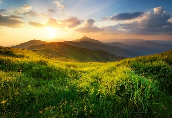 Mountain valley during sunrise. — Stock Photo, Image