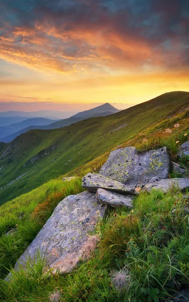 Mountain valley during sunset. — Stock Photo, Image