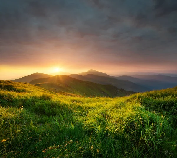 Mountain valley during sunrise — Stock Photo, Image