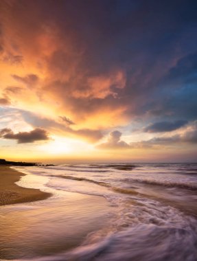 gün batımı sırasında deniz manzarası