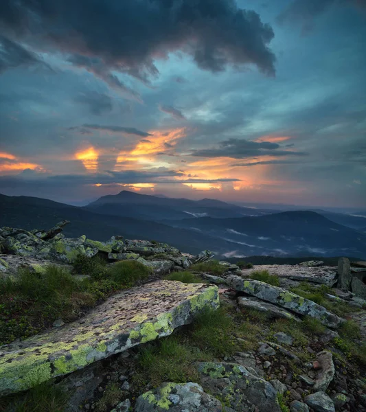 Hegyi panorámával során naplemente — Stock Fotó