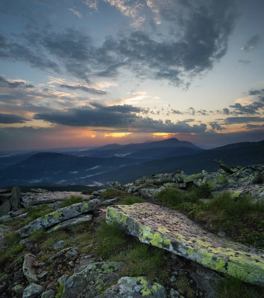 Hegyi panorámával során naplemente — Stock Fotó