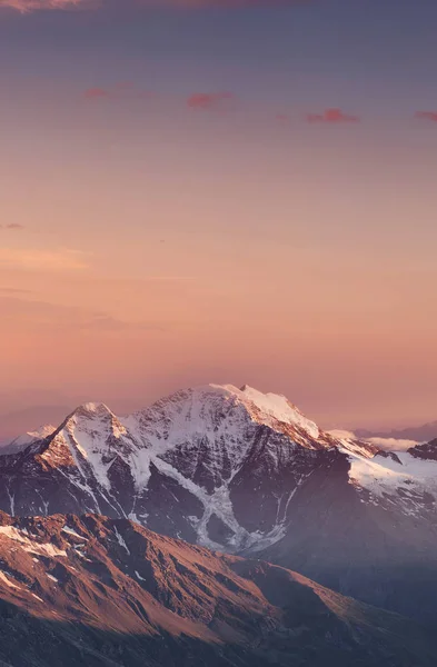 Vysoké hory v ranní době — Stock fotografie