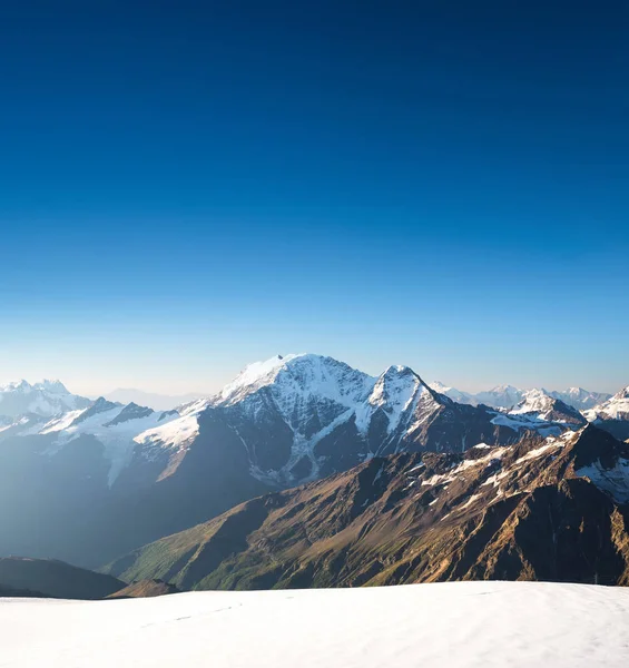 Montañas altas por la mañana — Foto de Stock