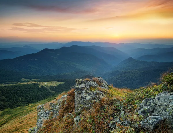 Montagne durante il tramonto — Foto Stock