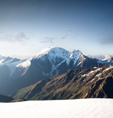 Sabah saat yüksek dağın.