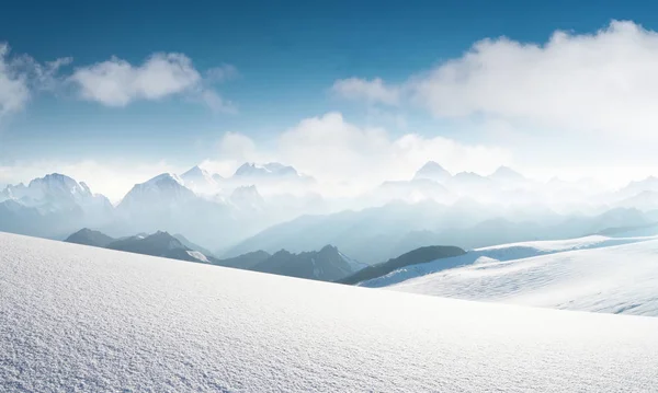 Hochgebirge im Morgengrauen — Stockfoto