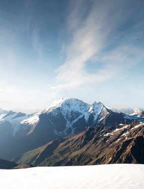 Sabah saat yüksek dağın