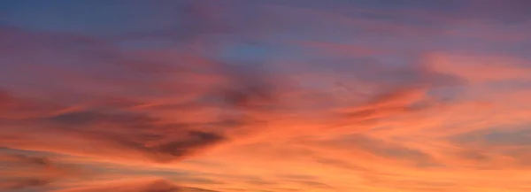 在日落的黄昏的天空 — 图库照片