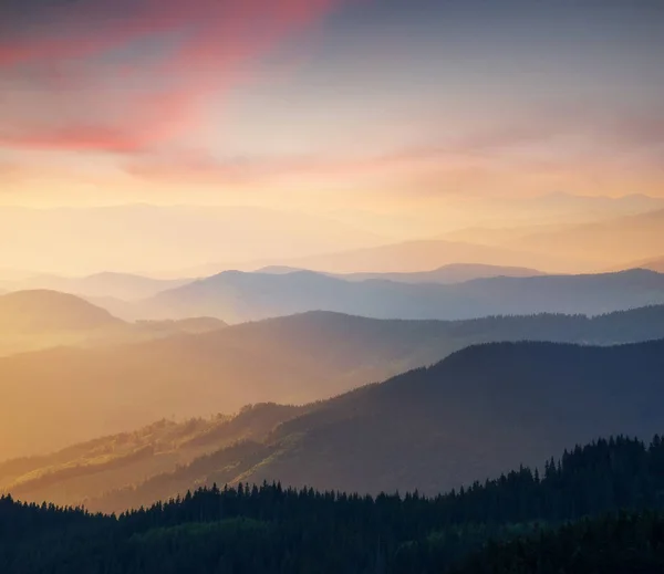 Hills linjat auringonnousun aikana — kuvapankkivalokuva