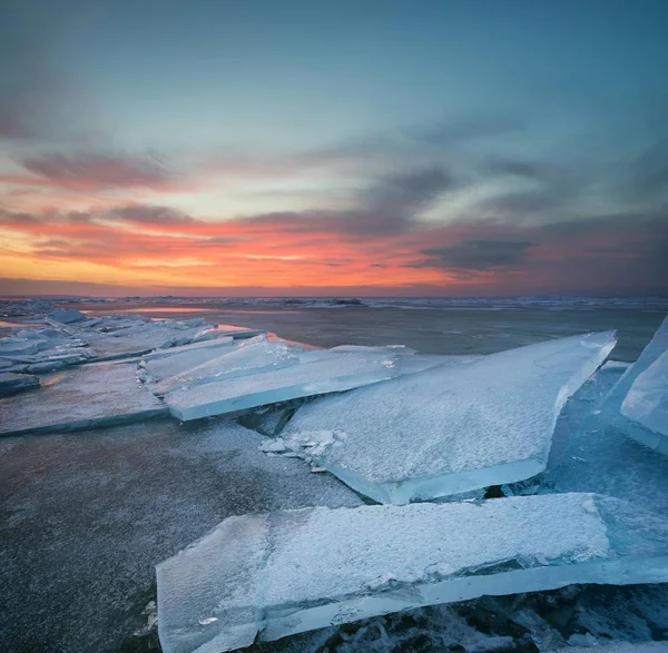 Dondurulmuş deniz günbatımı sırasında — Stok fotoğraf