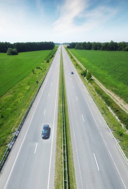Uzun yol çizgi bir backrgound olarak. Kavram ve drone fikrinden