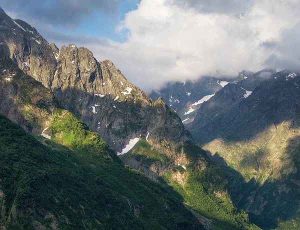 Dağ Vadisinde Gün Batımı Yaz Mevsiminde Güzel Doğal Manzara — Stok fotoğraf