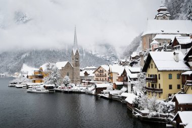 Avusturya Hallstat köyde. Dağ Vadisi lake yakınındaki güzel köy