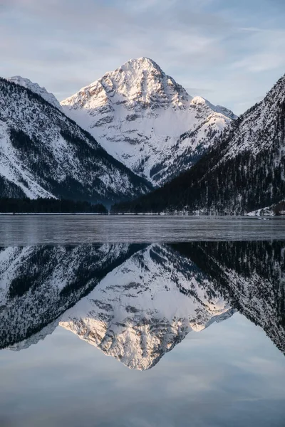 Reflexion Berggipfel See Schöne Naturlandschaft Deutschland — Stockfoto