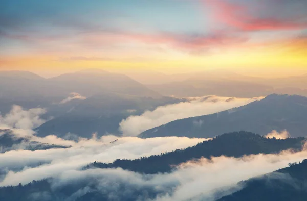 Bergtal Bei Sonnenaufgang Natürliche Sommerlandschaft — Stockfoto