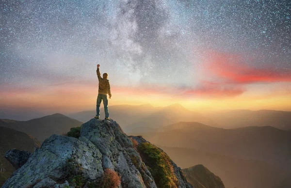 Berget Dalen Ljusa Solnedgången Vackra Naturlandskap Sommaren — Stockfoto