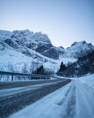 Road dağ Vadisi. Norveç'te doğal peyzaj