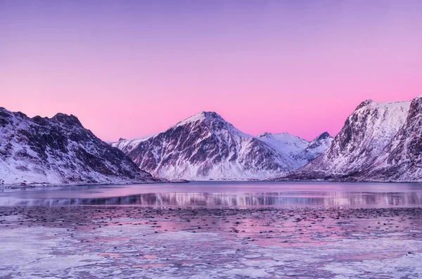 Crête Montagne Reflet Dans Lac Paysage Naturel Norvège — Photo