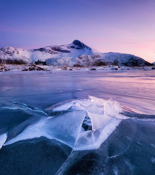 Bergkam Reflectie Het Meer Natuurlijke Landschap Noorwegen — Stockfoto