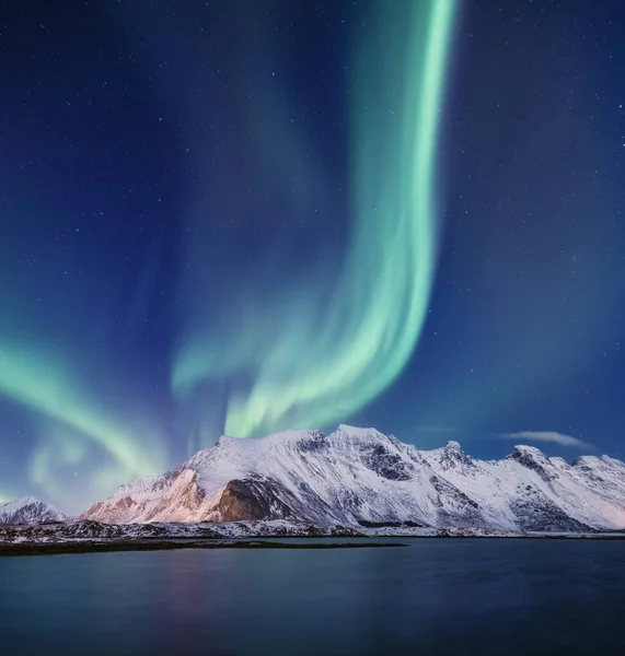 Luz Norte Sob Montanhas Bela Paisagem Natural Noruega — Fotografia de Stock