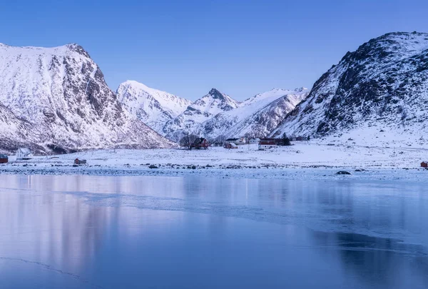 Montanha Cume Reflexão Lago Paisagem Natural Noruega — Fotografia de Stock
