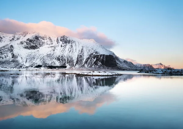 Crête Montagne Reflet Dans Lac Paysage Naturel Norvège — Photo