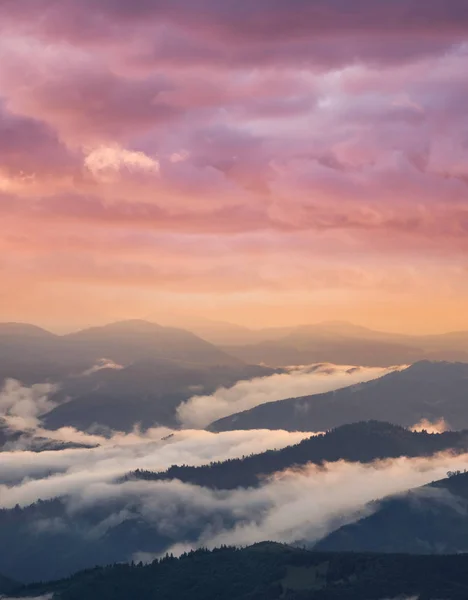 Bergdal Bij Zonsopgang Natuurlijke Zomerlandschap — Stockfoto