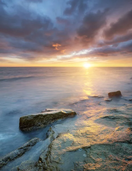 Zeegezicht Tijdens Zonsopgang Mooie Natuurlijke Zomerse Zeegezicht — Stockfoto