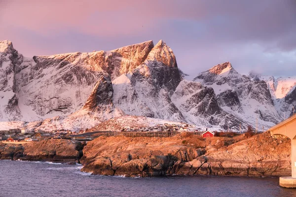 Montañas Bahía Las Islas Lofoten Paisaje Natural Durante Amanecer —  Fotos de Stock