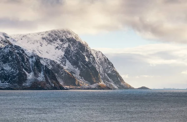 Increíble Panorama Cresta Montaña Cerca Del Océano Noruega — Foto de Stock