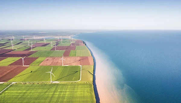 Estação Eólica Campo Perto Mar Conceito Ideia Desenvolvimento Energético Alternativo — Fotografia de Stock