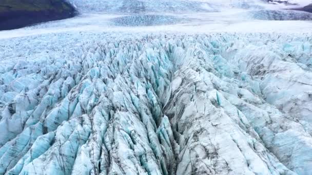 从空中俯瞰冰川 冰岛的风景在白天的时候 冰岛著名的地方 从无人机上看风景 — 图库视频影像