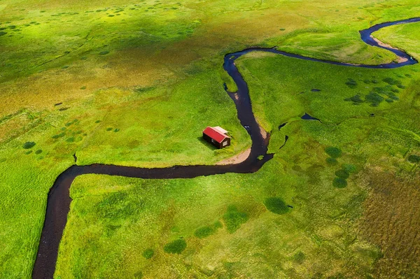 Island Flygfoto Ensam Hus Fält Och Flod Landskap Island Dagtid — Stockfoto