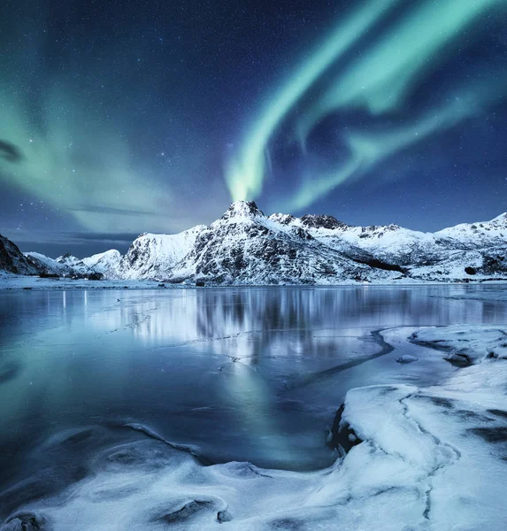 Aurora Borealis Νησιά Lofoten Νορβηγία Χωρίς Φως Βουνά Και Παγωμένος — Φωτογραφία Αρχείου