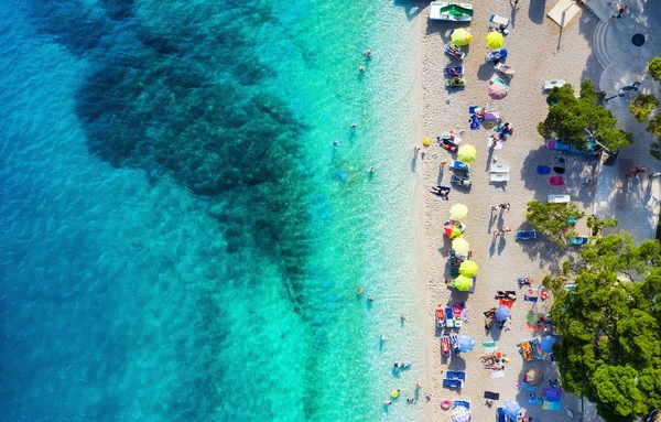 Sombrillas Playa Mar Como Fondo Desde Vista Superior Fondo Agua — Foto de Stock