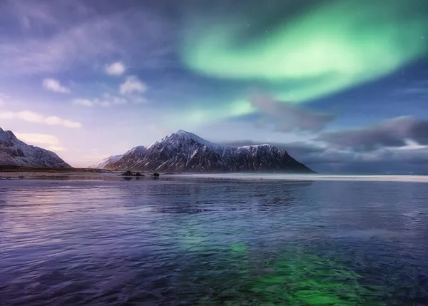 오로라 노르웨이 북극광 작용이요 — 스톡 사진