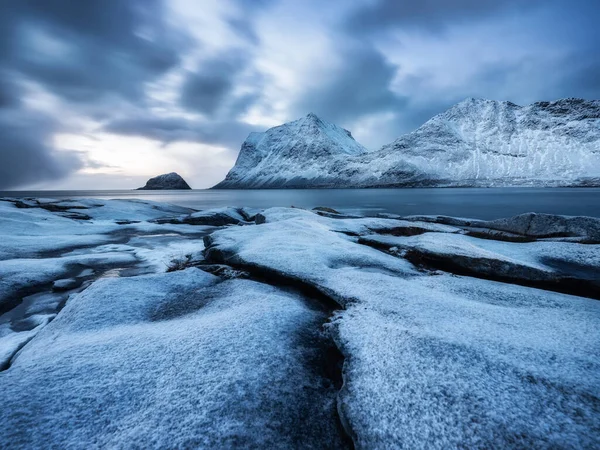 Pláž Haukland Lofotenské Ostrovy Norsko Krajina Dlouhou Expozicí Hory Pláž — Stock fotografie