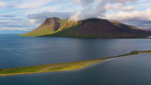 Islândia Vista Aérea Sobre Montanha Oceano Paisagem Islândia Hora Dia — Vídeo de Stock