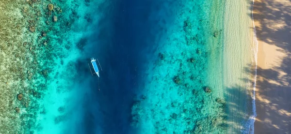 Costa Del Mar Arrecife Barco Como Fondo Desde Vista Superior — Foto de Stock